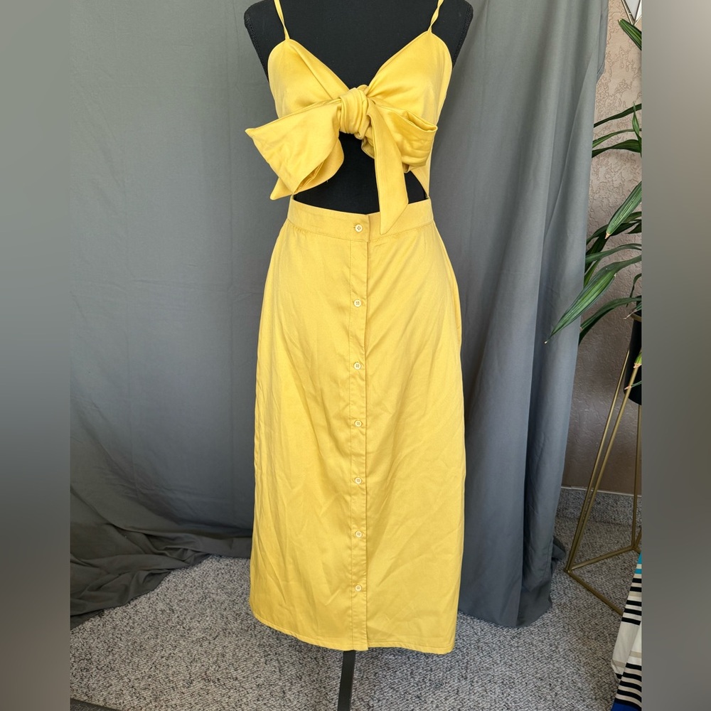 Summer dress with cut out detail